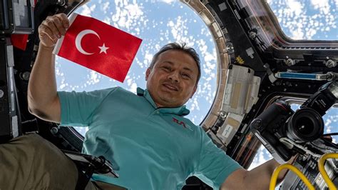 Alper Gezeravcı, astronot olmanın şifrelerini Gebzeli öğrencilerle paylaştı - Son Dakika Haberleri